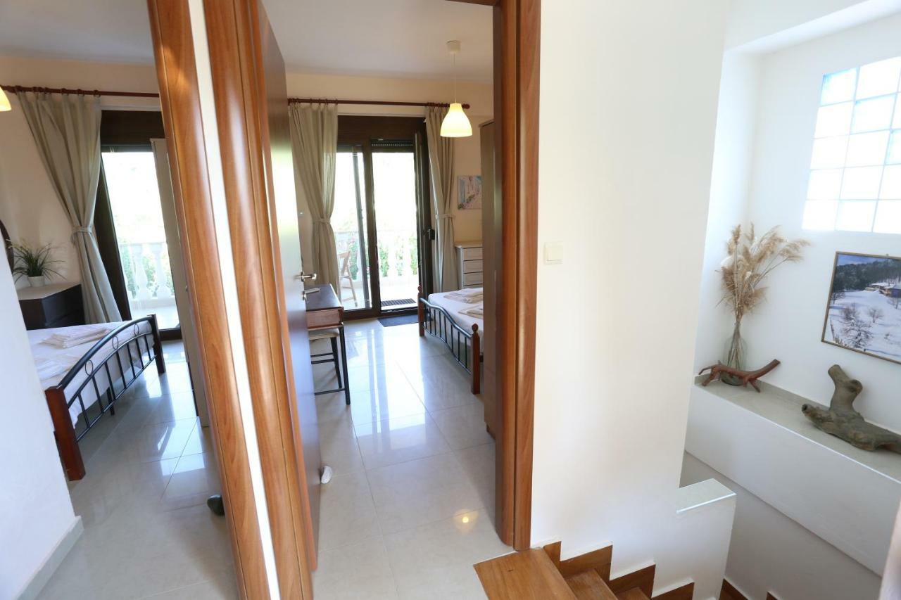 Villa Argo 3 - Beachfront, Big Gardens, Location! Pefkochori Exterior photo